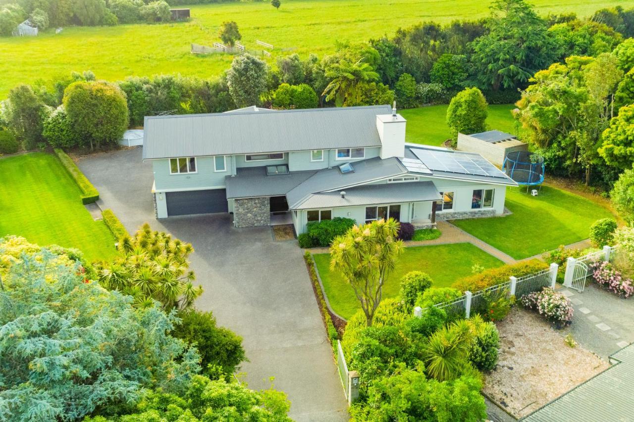 Anam Cara Gardens Luxury Villa Private Bedrooms And Ensuite Bathrooms Sleeps 9 Otaki Exterior foto