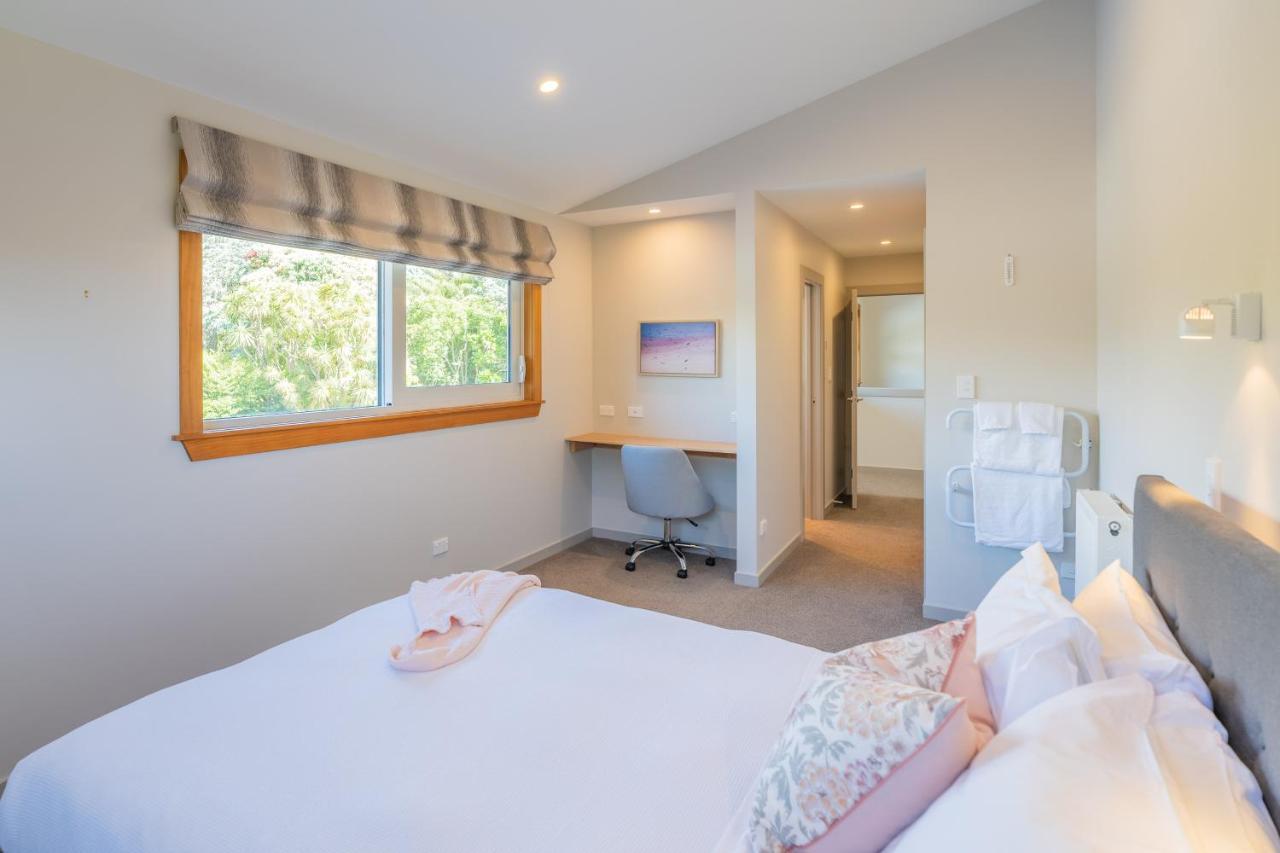 Anam Cara Gardens Luxury Villa Private Bedrooms And Ensuite Bathrooms Sleeps 9 Otaki Exterior foto