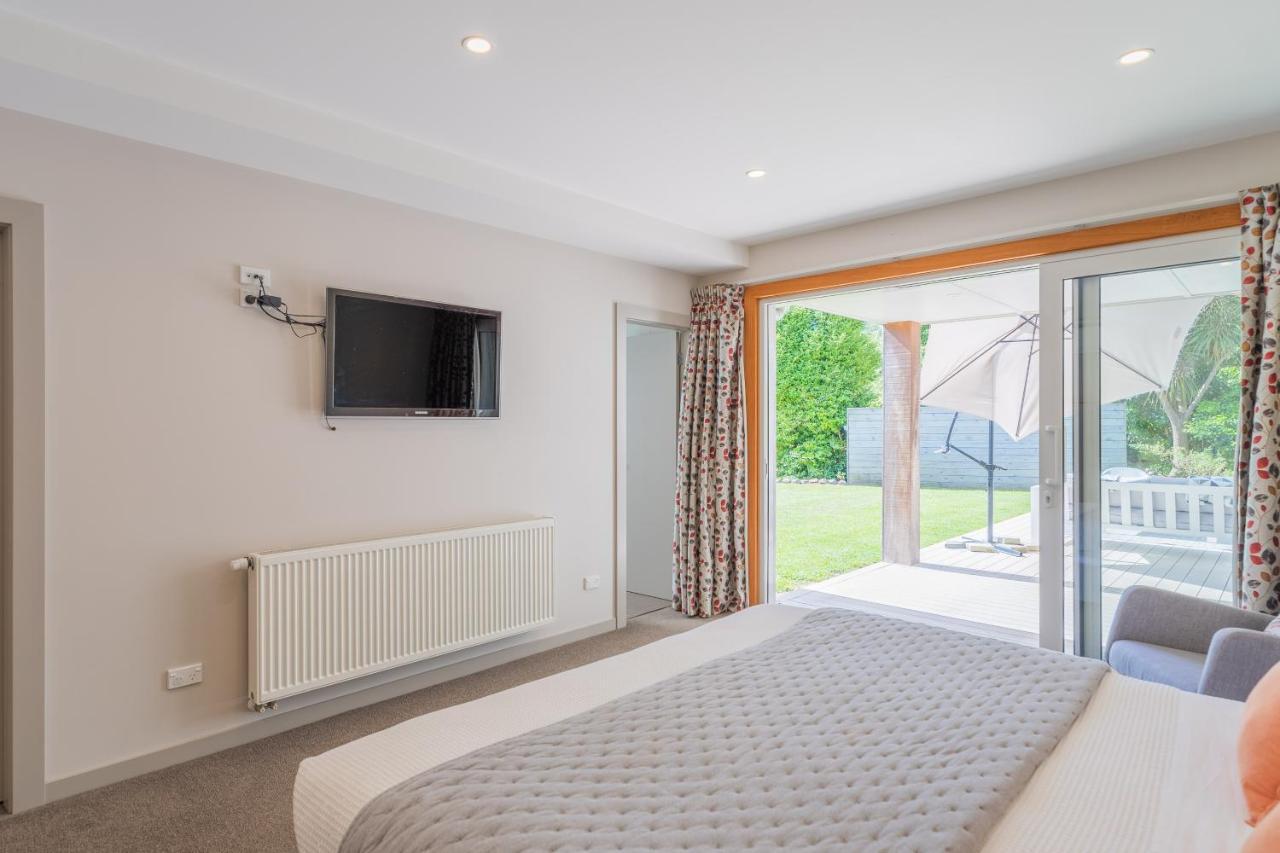 Anam Cara Gardens Luxury Villa Private Bedrooms And Ensuite Bathrooms Sleeps 9 Otaki Exterior foto