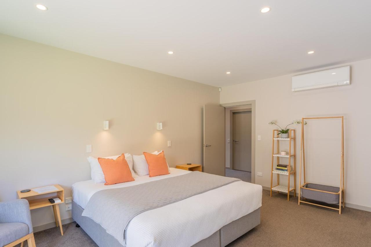 Anam Cara Gardens Luxury Villa Private Bedrooms And Ensuite Bathrooms Sleeps 9 Otaki Exterior foto