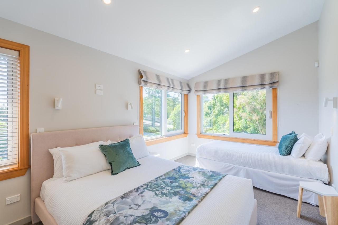Anam Cara Gardens Luxury Villa Private Bedrooms And Ensuite Bathrooms Sleeps 9 Otaki Exterior foto