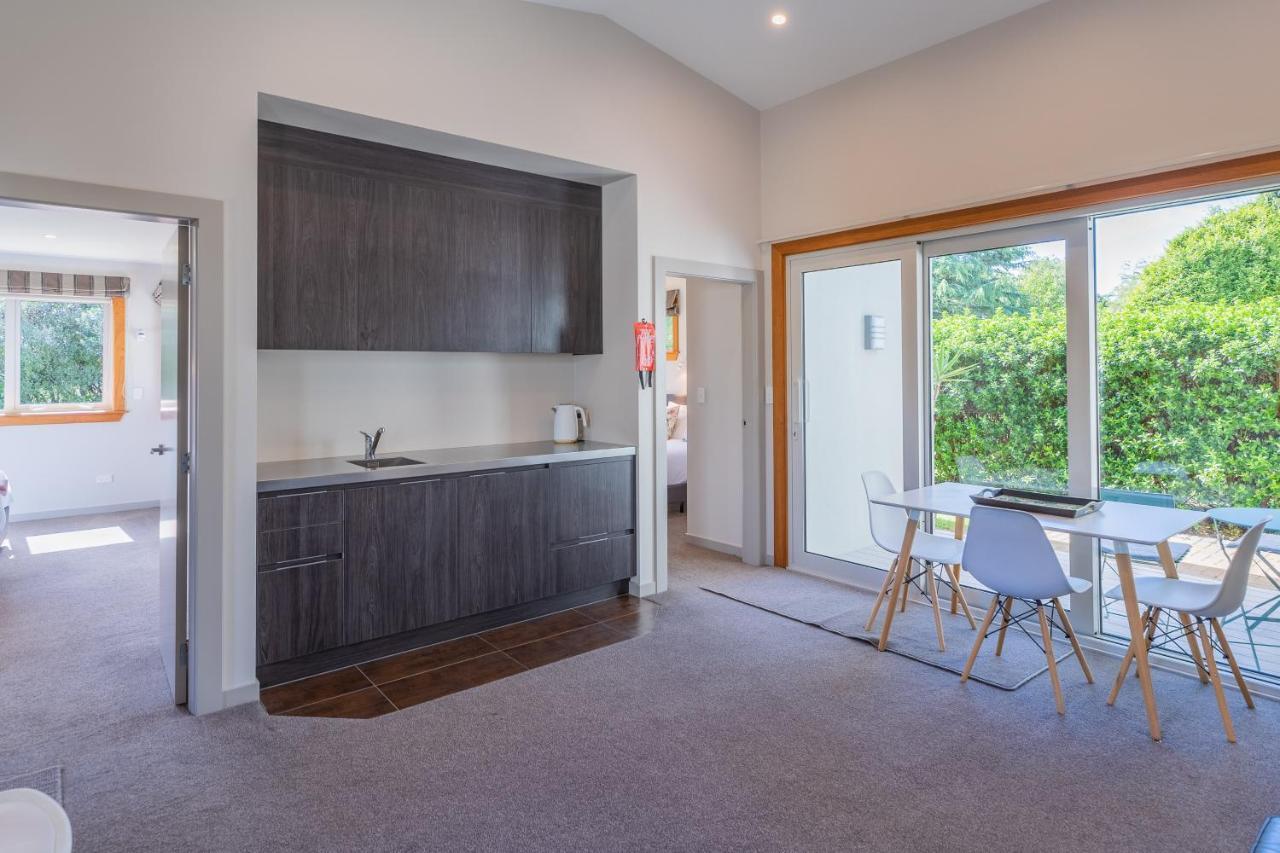 Anam Cara Gardens Luxury Villa Private Bedrooms And Ensuite Bathrooms Sleeps 9 Otaki Exterior foto