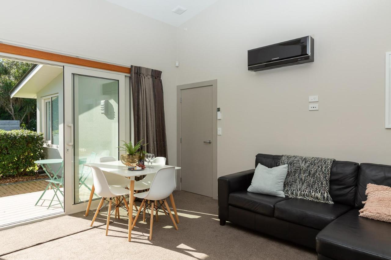 Anam Cara Gardens Luxury Villa Private Bedrooms And Ensuite Bathrooms Sleeps 9 Otaki Exterior foto
