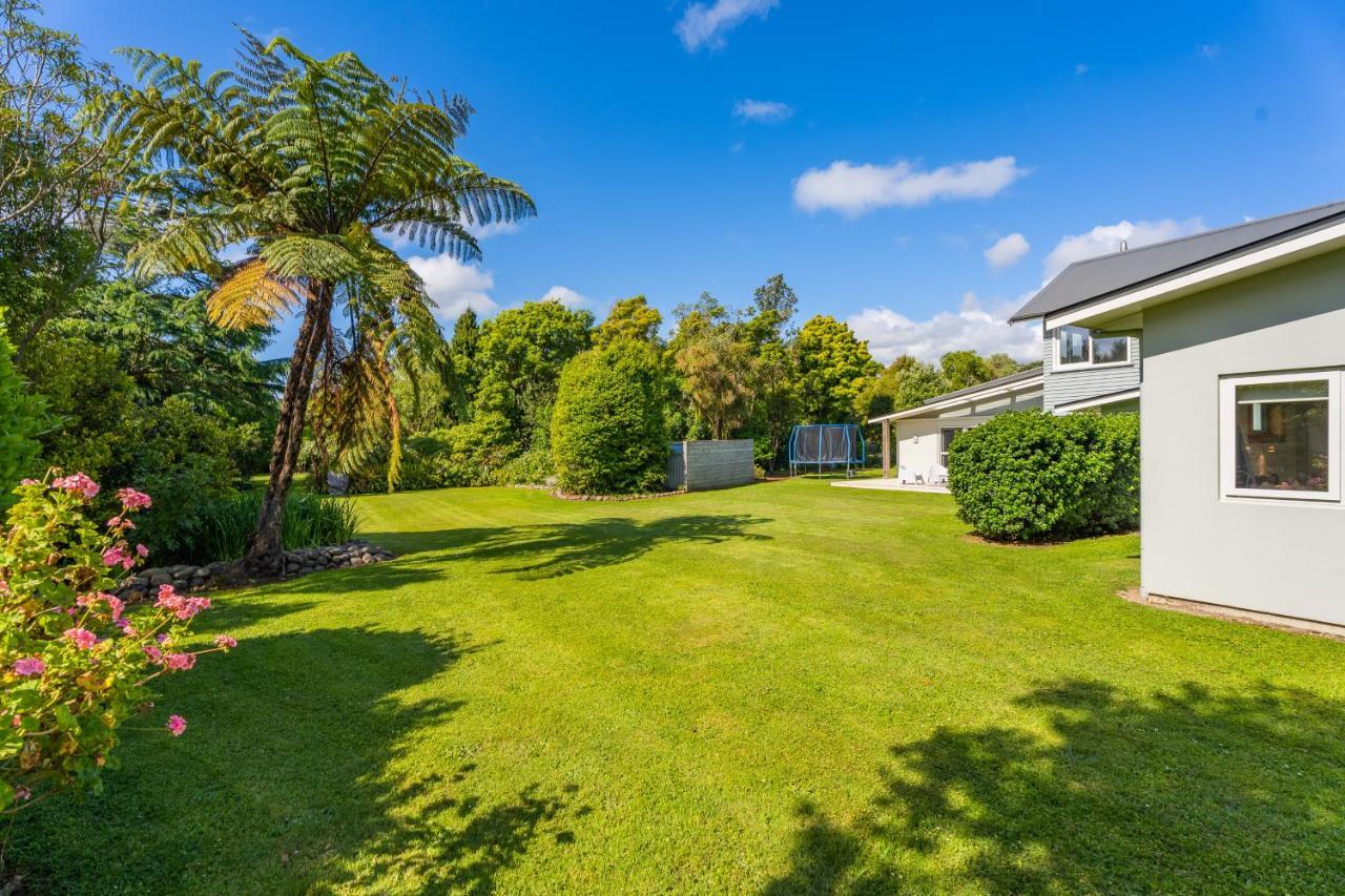 Anam Cara Gardens Luxury Villa Private Bedrooms And Ensuite Bathrooms Sleeps 9 Otaki Exterior foto