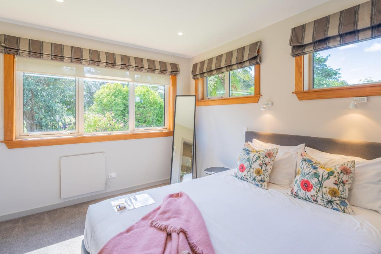 Anam Cara Gardens Luxury Villa Private Bedrooms And Ensuite Bathrooms Sleeps 9 Otaki Exterior foto
