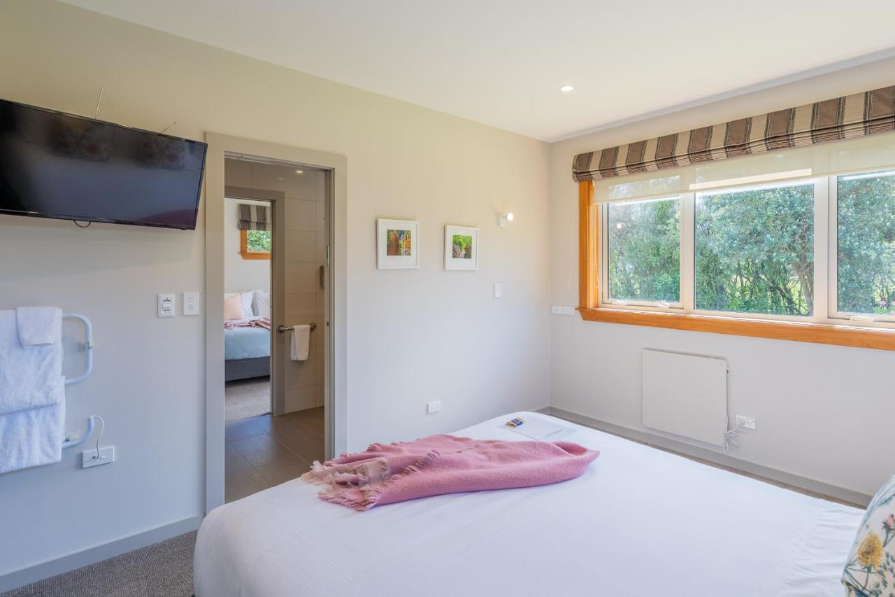 Anam Cara Gardens Luxury Villa Private Bedrooms And Ensuite Bathrooms Sleeps 9 Otaki Exterior foto