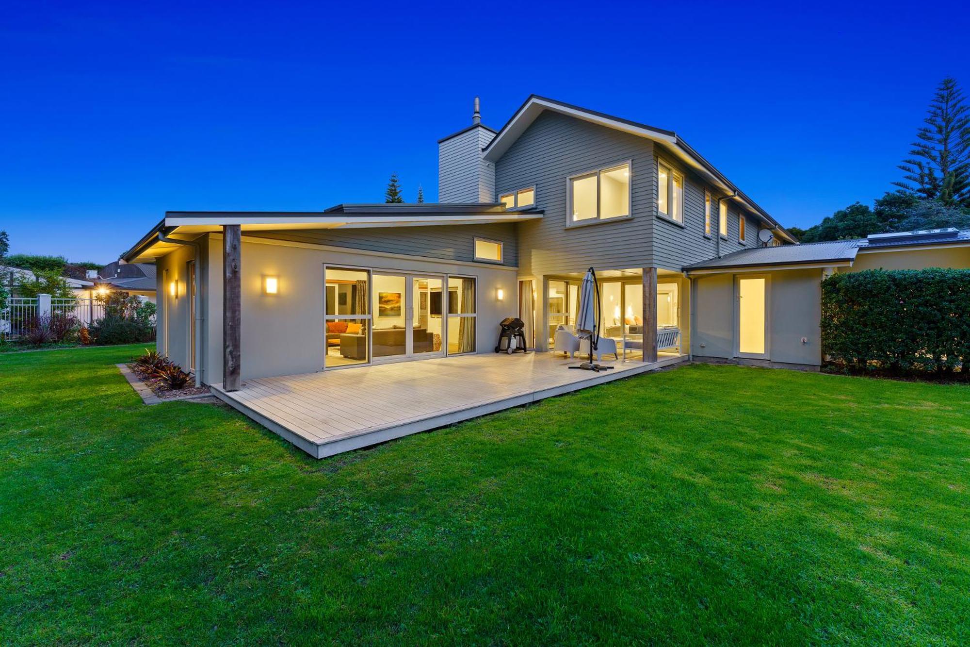Anam Cara Gardens Luxury Villa Private Bedrooms And Ensuite Bathrooms Sleeps 9 Otaki Exterior foto